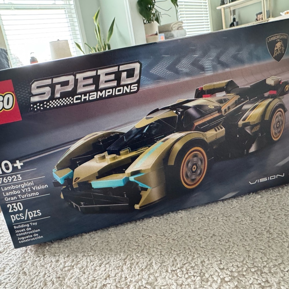 LEGO Speed Champions Lamborghini V12 Vision in Black and Gold